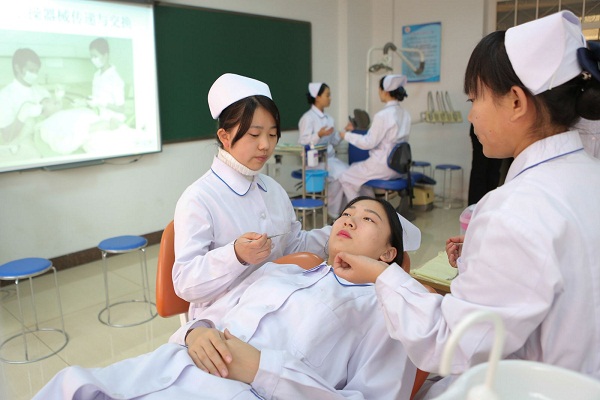 泸州医学院卫生学校