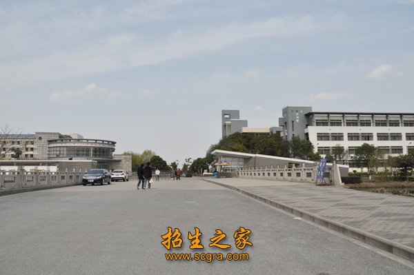 昆山登云科技职业学院