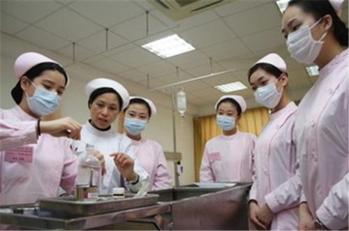 专科临床医学院校哪个比较好