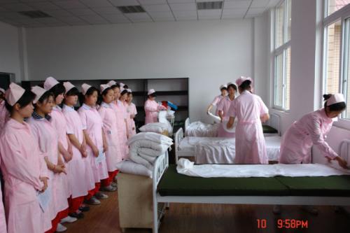 四川老年服务与管理专业就业前景广阔好不好,成都中专卫校