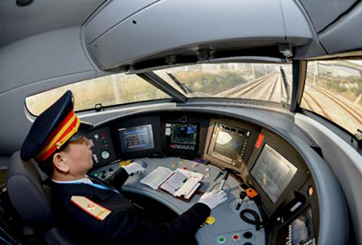 贵阳轻轨学校有开火车的专业吗?