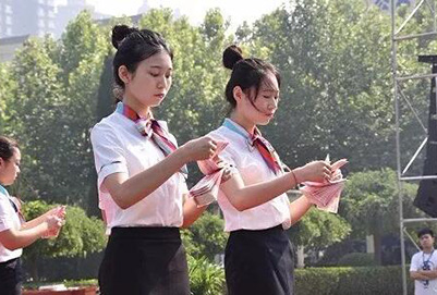 重庆轻轨学校读航空地勤专业的就业怎么样