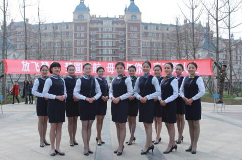 四川省女生学航空服务专业前景好不好,重庆航空运动学校