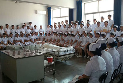 重庆卫生学校的男生当护士就业形势怎么样