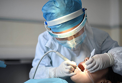 重庆口腔医学技术专业学校一年学费多少