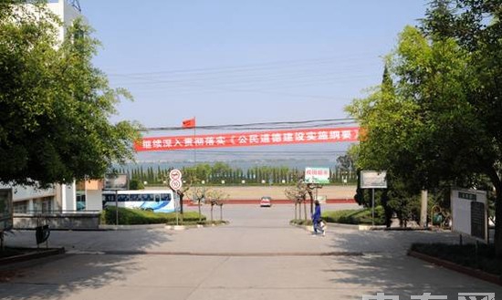 凉山州职业技术学校(西昌铁路职业技术学校)校园大门