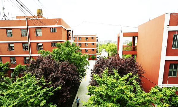 成都天府职业技术学校校区宿舍图