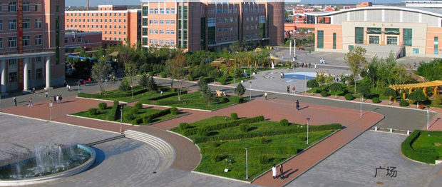 长春中医学院广场