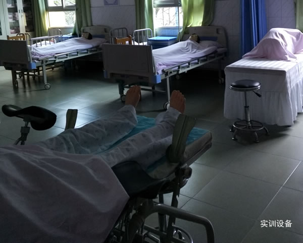 重庆知行卫生学校实训设备图片