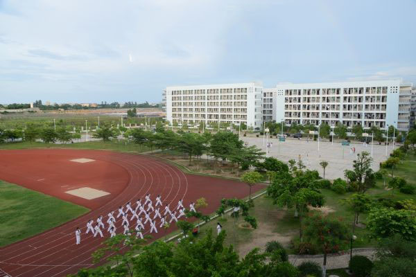 北海市卫生学校校园一角