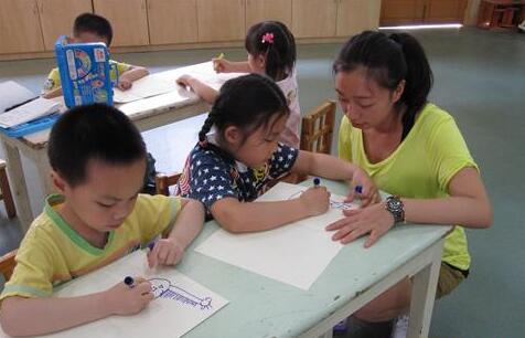 安徽公办幼师学校的幼师要具备哪些素质