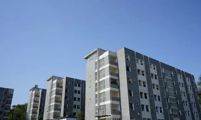 四川省宜宾卫生学校整齐的住宿楼、寝室