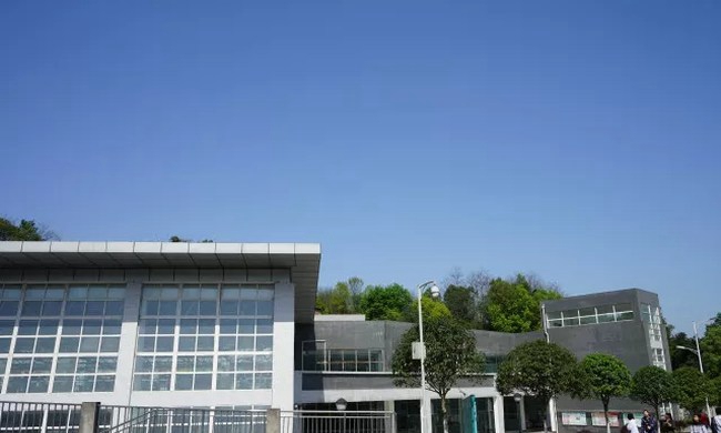 四川省宜宾卫生学校品类齐全的食堂