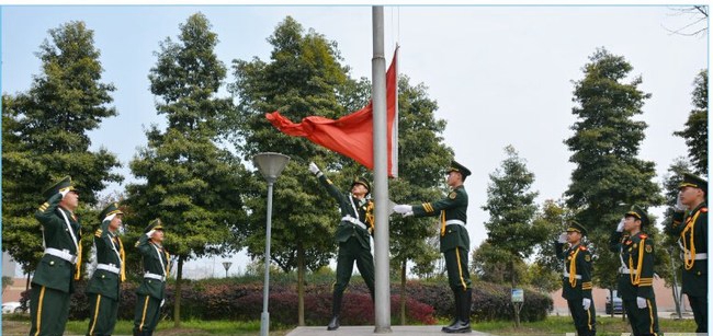成都技师学院南校区（崇州技师学院）升旗仪式
