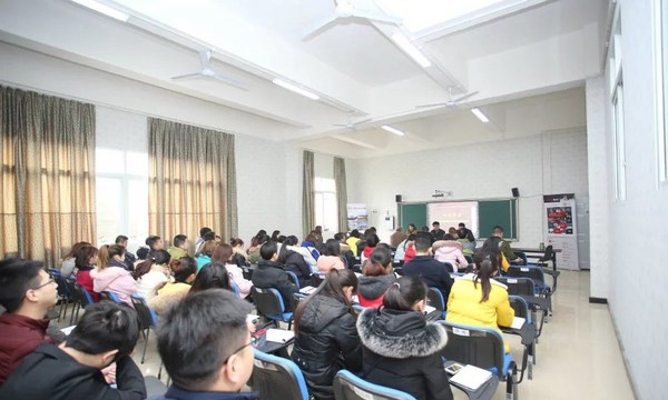 成都温江新运职业学校(新运高铁学校)课堂一角