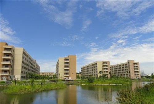 内江铁路机械学校成都校区（郫县安德镇）学生寝室外景