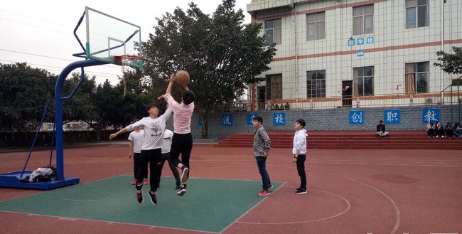四川省乐山新世纪技工学校3V3篮球比赛