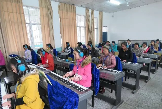 甘洛县职业技术学校（甘职校）电子钢琴实训室