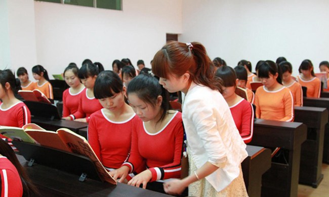 四川省德昌县职业高级中学（德昌职高）学前教育钢琴课