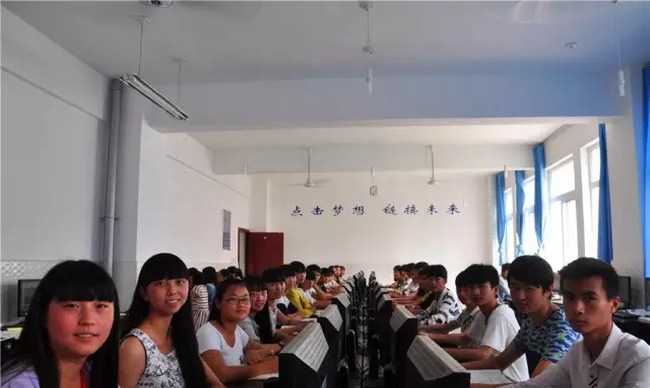 四川省汉源县职业高级中学计算机实训课