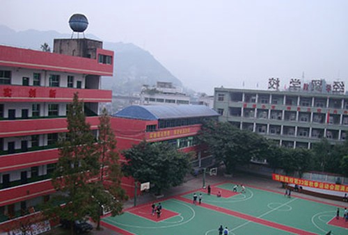 四川省达州经济贸易学校篮球场