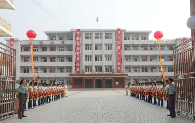 四川省电子商务学校（四川省粮食经济学校）教学大楼正面