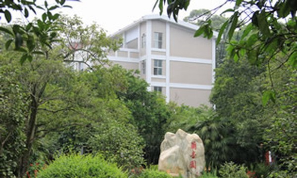 四川省档案学校（雅安档案学校）花园教学楼
