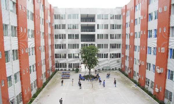 自贡市高级技工学校(自贡市职业培训学院)学生公寓、寝室外部