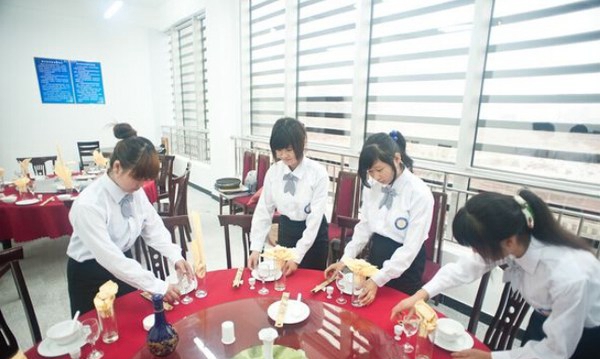 自贡市高级技工学校(自贡市职业培训学院)中餐宴会摆台实训室