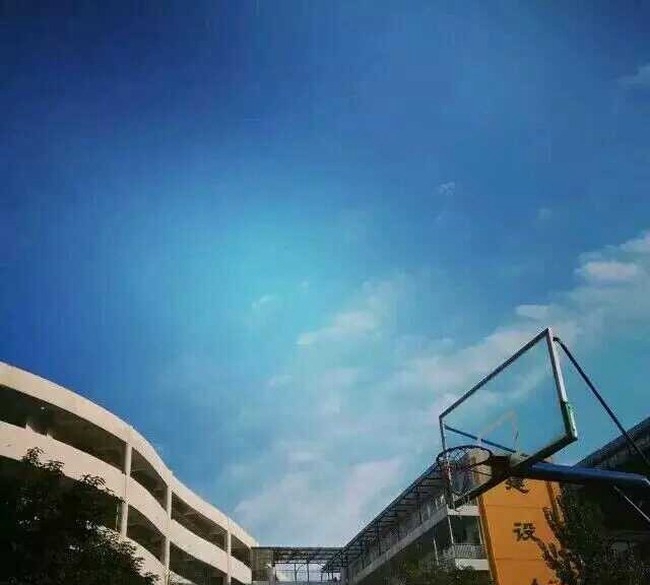 成都建筑职业中专学校篮球场