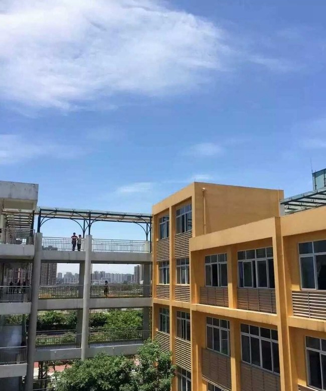 成都建筑职业中专学校教学楼