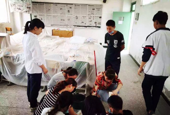 成都建筑职业中专学校建筑装饰乳胶漆实训课（1）