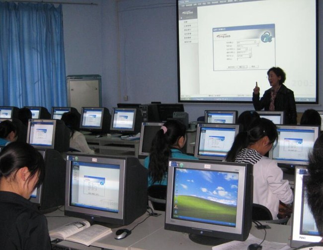 四川省商务学校（郫县校区）财会电子实训室