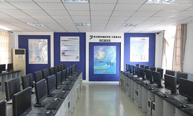四川省商务学校（郫县校区）计算机综合实训室