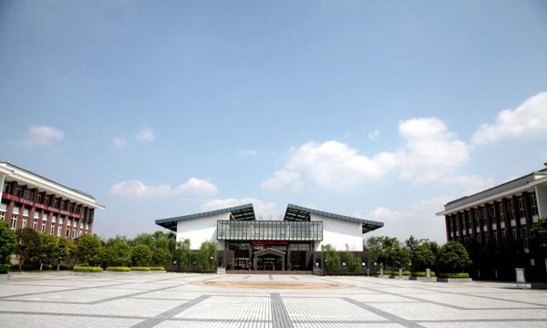 四川省旅游学校校园广场