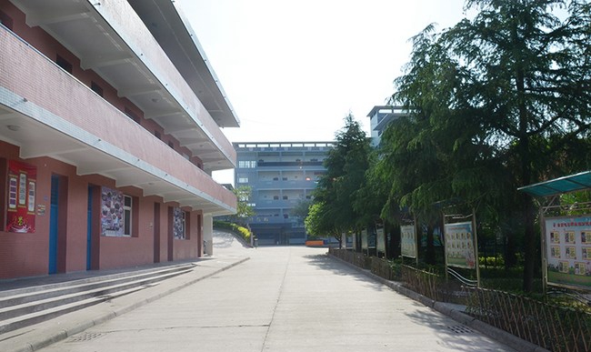 自贡市电子信息职业技术学校（自贡电信职校）教学楼（3）
