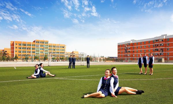 成都东星航空旅游专修学院足球场