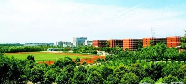 四川托普计算机职业学校校园景色