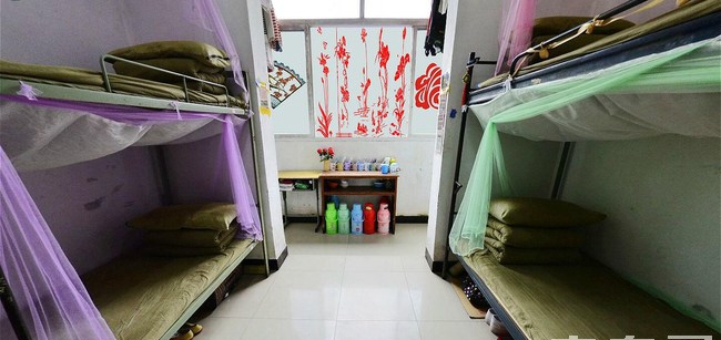 自贡市旅游职业高级中学女生寝室内部