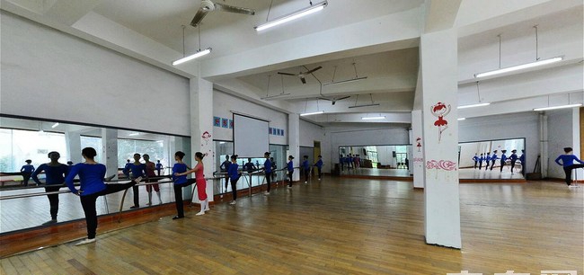 自贡市旅游职业高级中学形体训练房