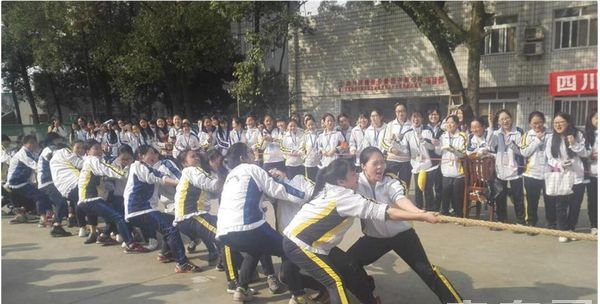 四川省人民医院护士学校拔河比赛
