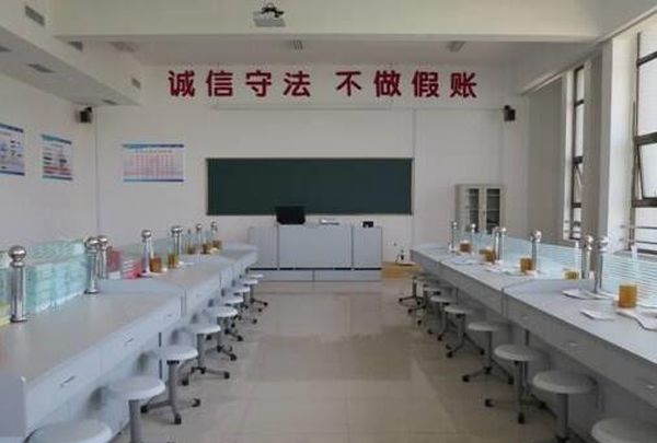 四川省工业贸易学校会计实训室
