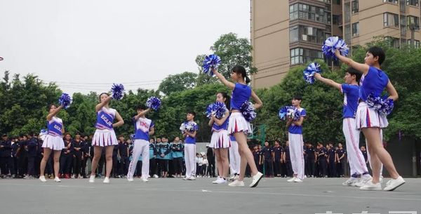 四川交通运输职业学校啦啦操表演