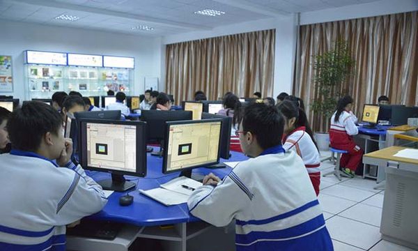 四川省成都市礼仪职业中学计算机动画实训室
