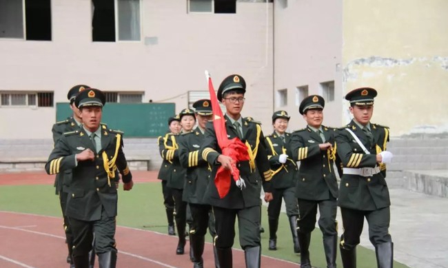 甘孜卫校升旗仪式（1）