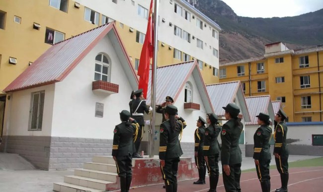 甘孜卫校升旗仪式（2）