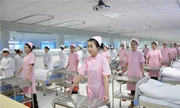 文山三鑫中等职业技术学校护士