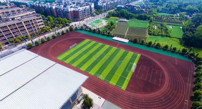 成都郫县友爱职业技术学校操场