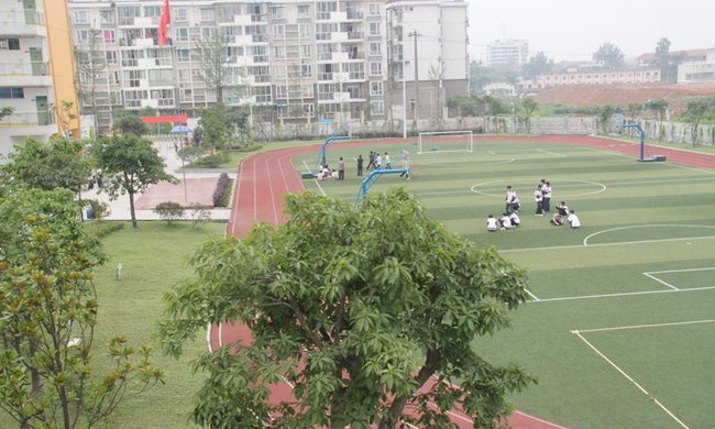 成都建筑职业中专学校塑胶运动场