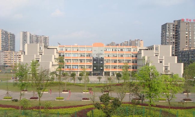 富顺职业技术学校环境：校园环境